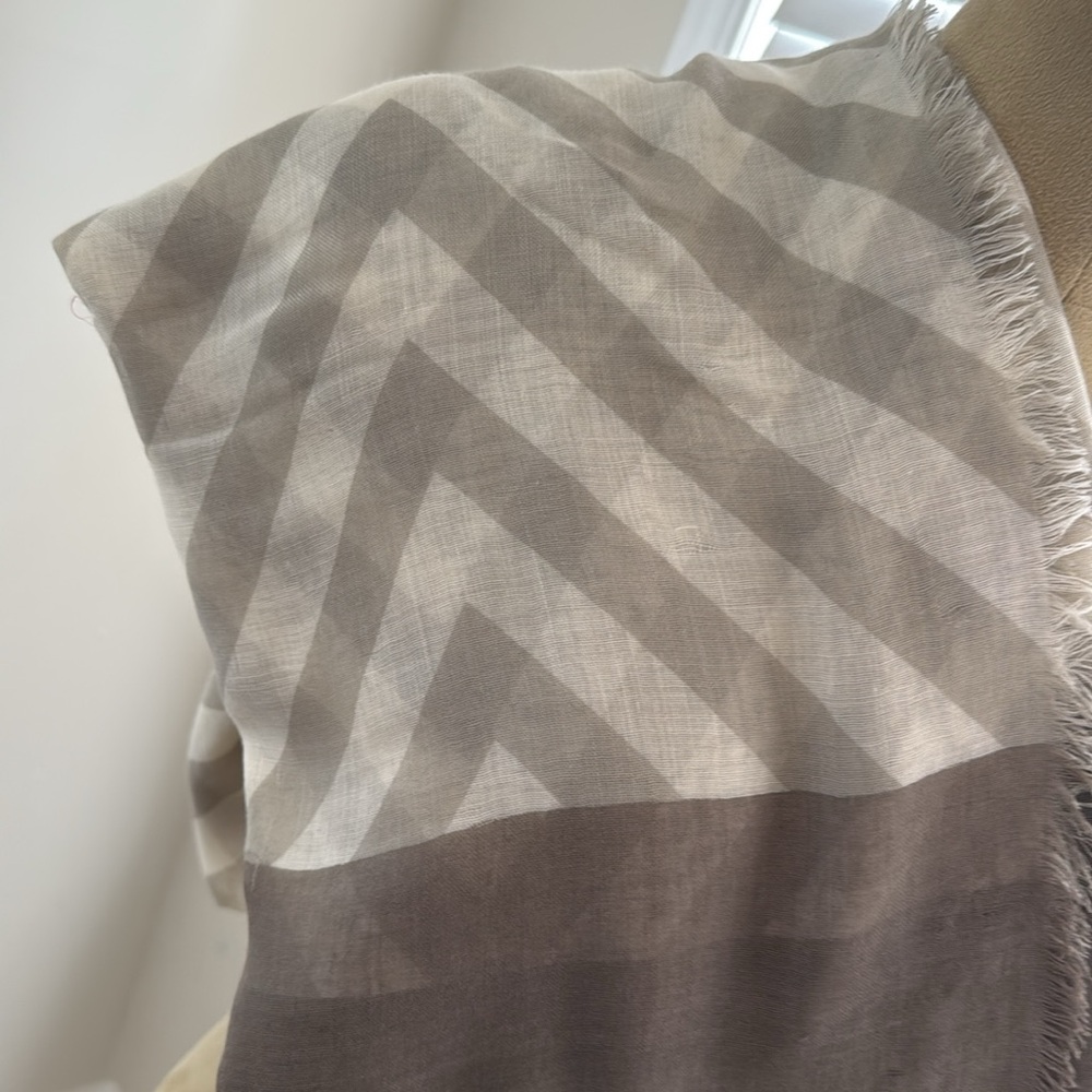 Burberry tan, cream and maroon Scarf. Great condition. - Picture 4 of 8